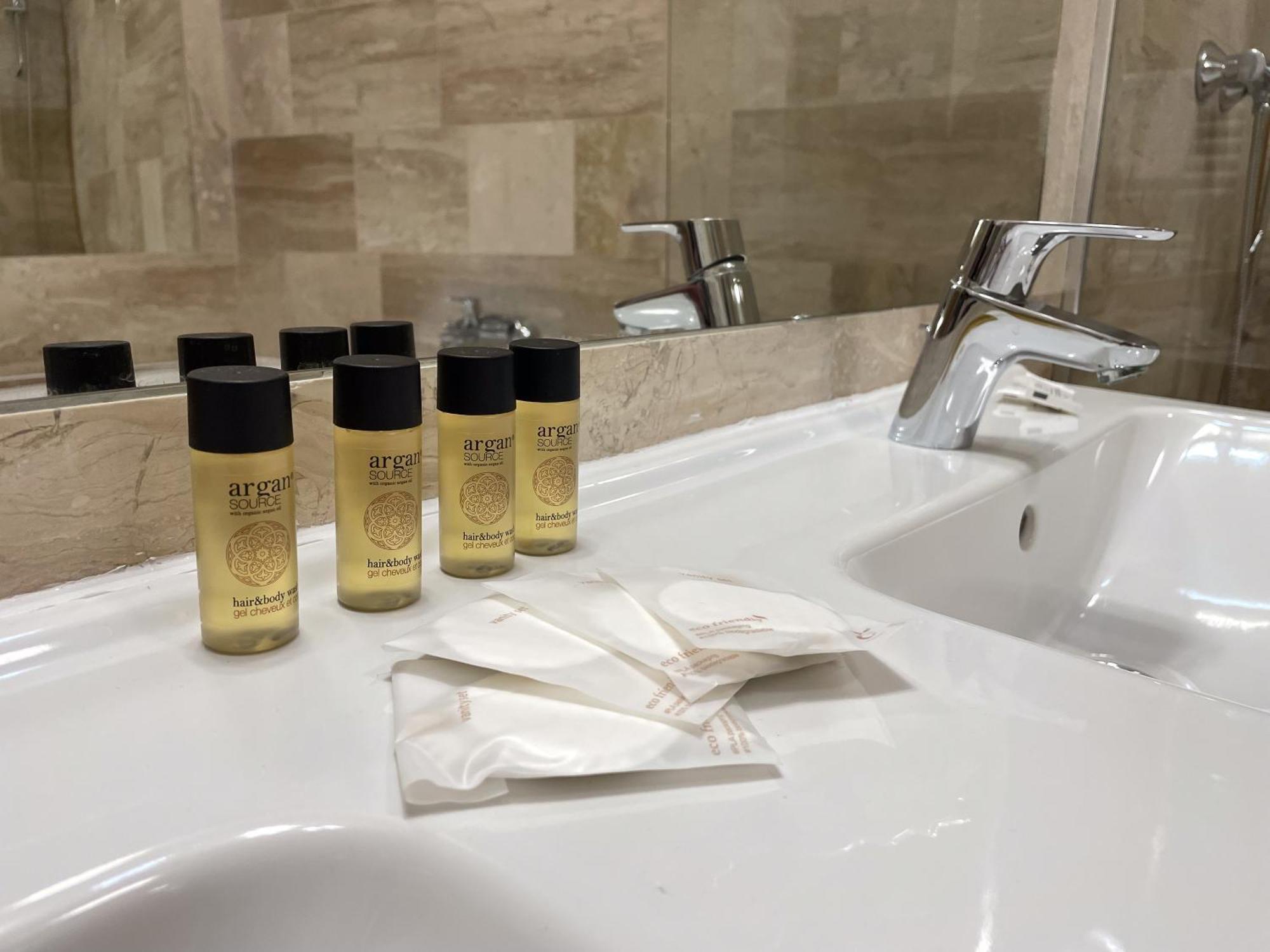 Reverie - Dependance, Check-in At Metropolitan Star 3*
