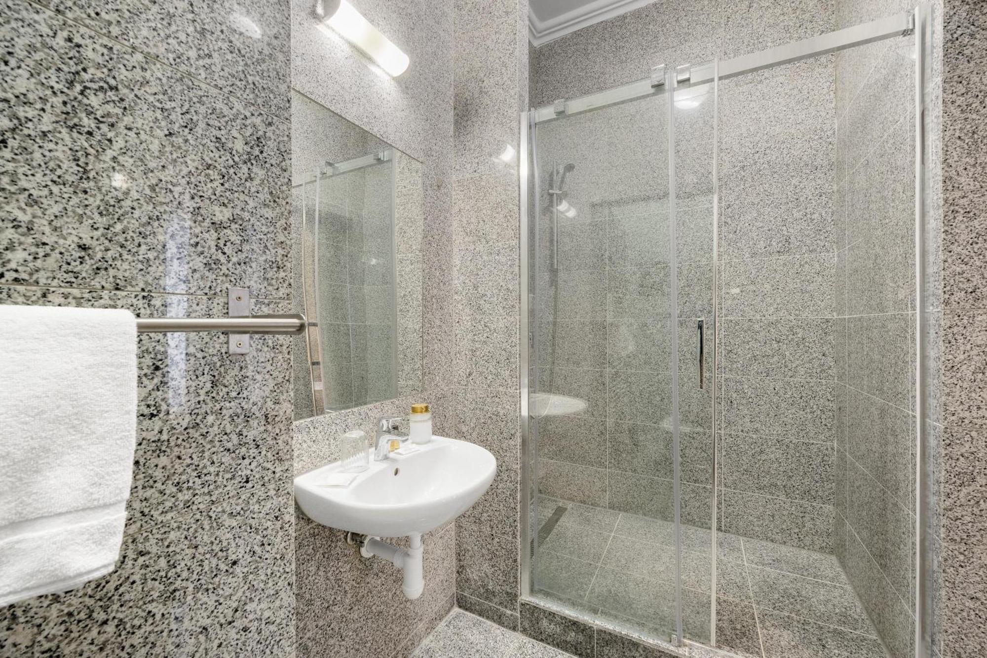 Reverie - Dependance, Check-in At Metropolitan Star Hotel Bratislava