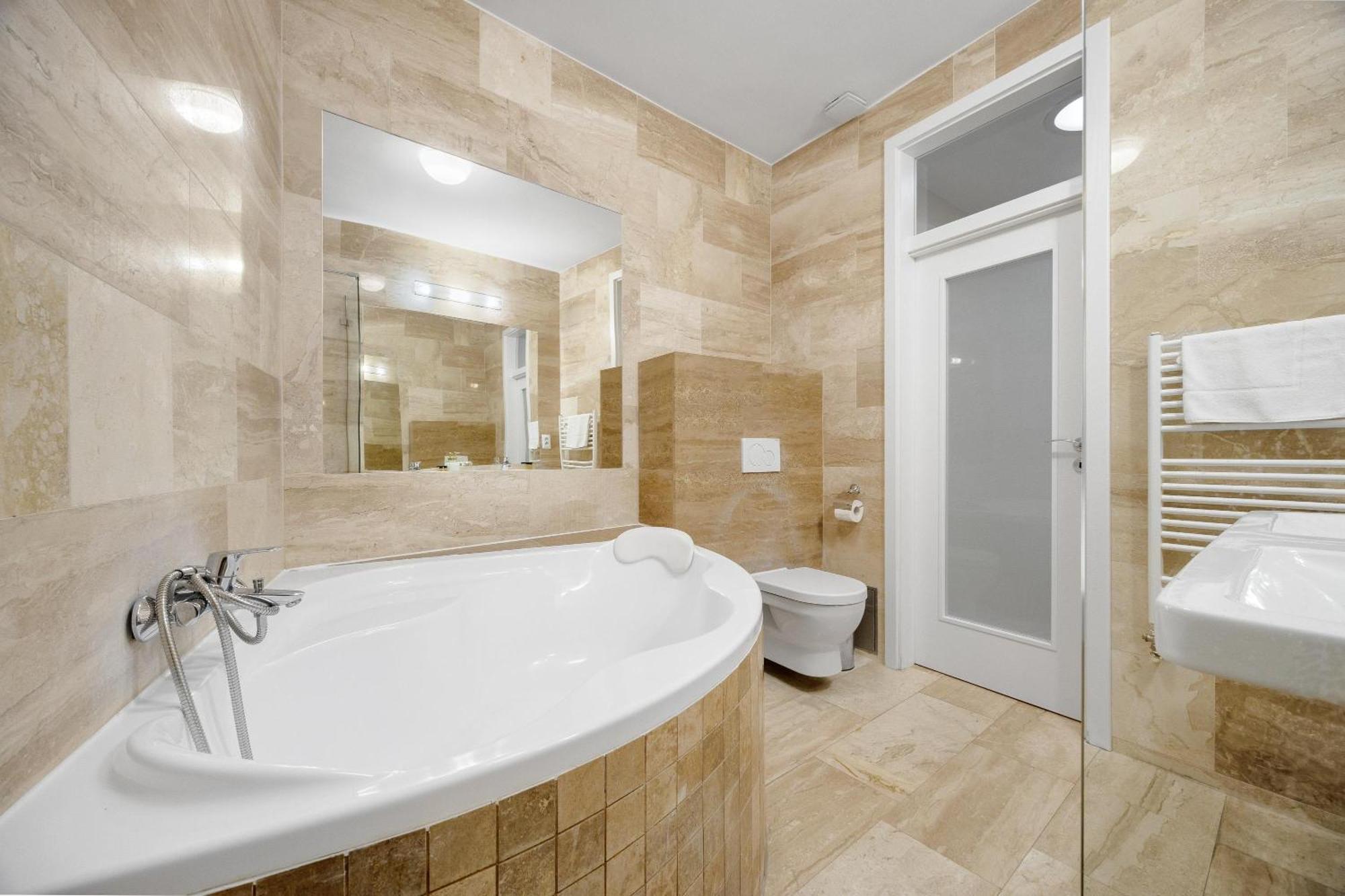 Reverie - Dependance, Check-in At Metropolitan Star Bratislava