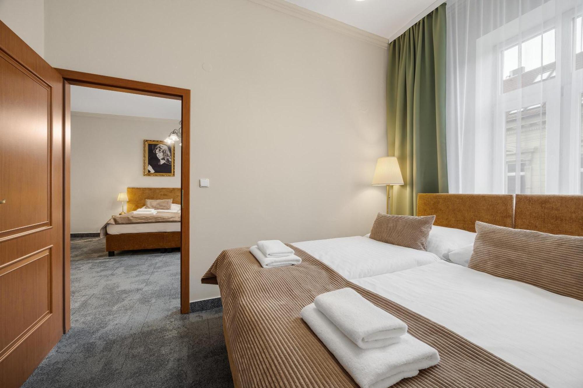 Reverie - Dependance, Check-in At Metropolitan Star 3*