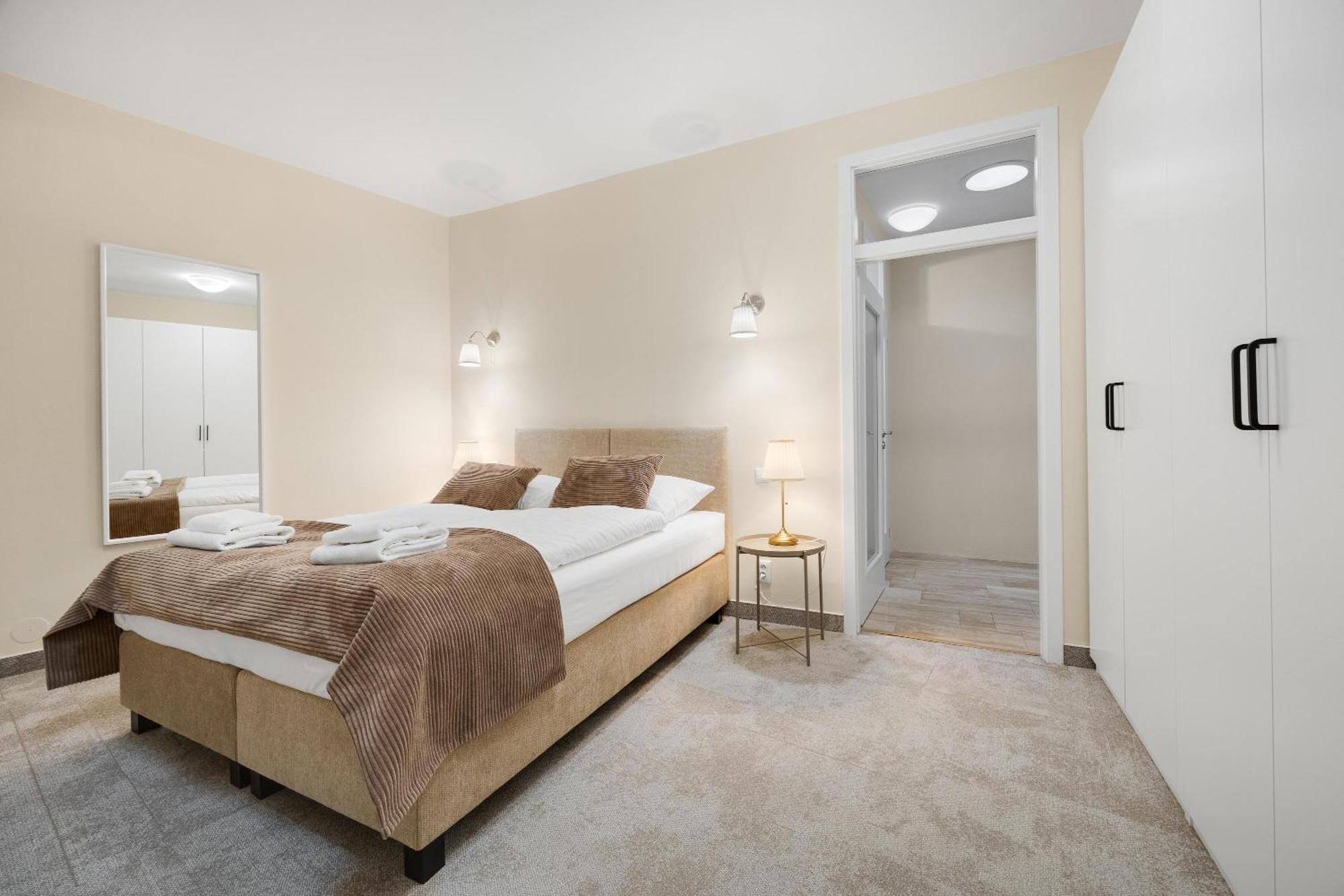 Hotel Reverie - Dependance, Check-in At Metropolitan Star