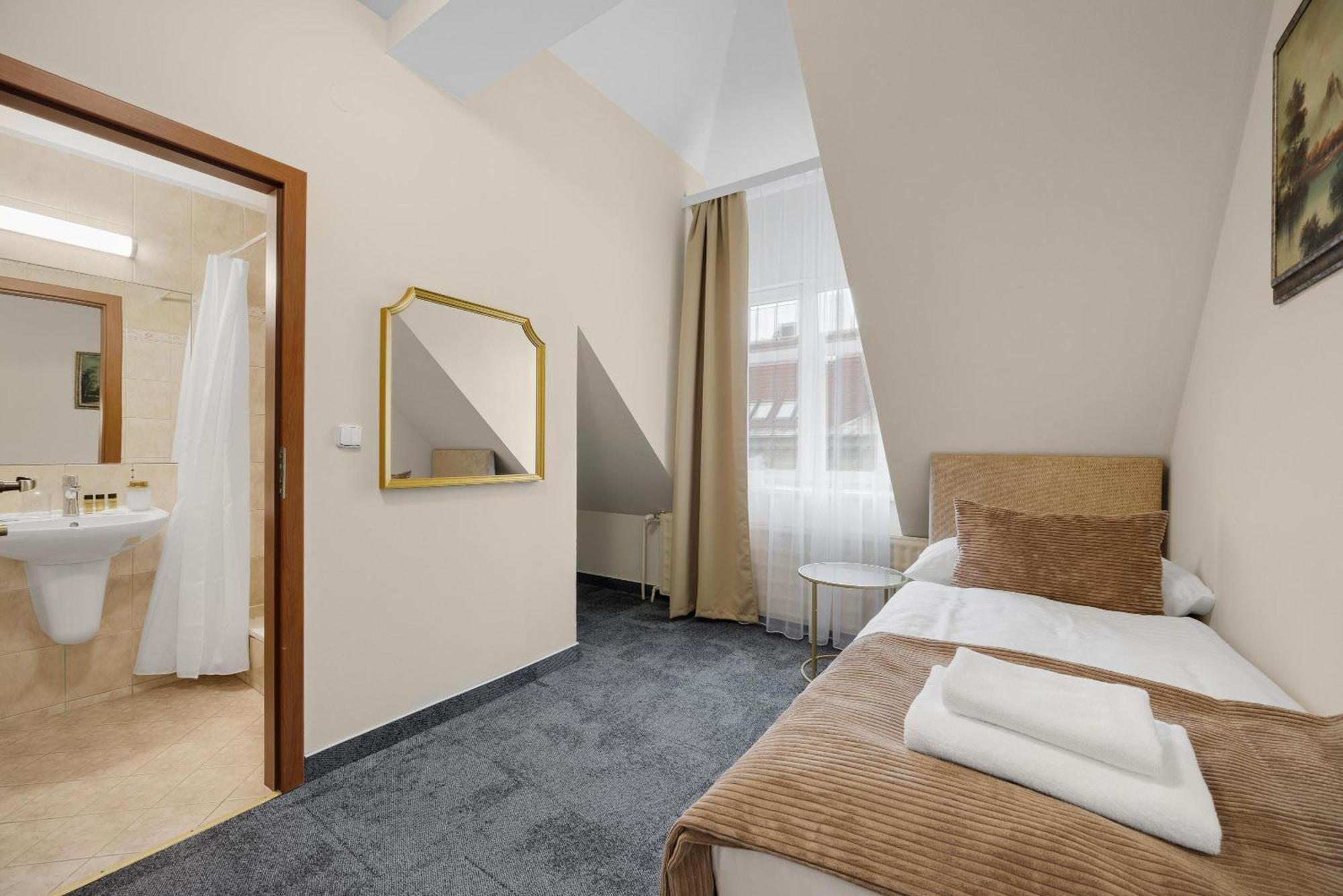 Reverie - Dependance, Check-in At Metropolitan Star Hotel