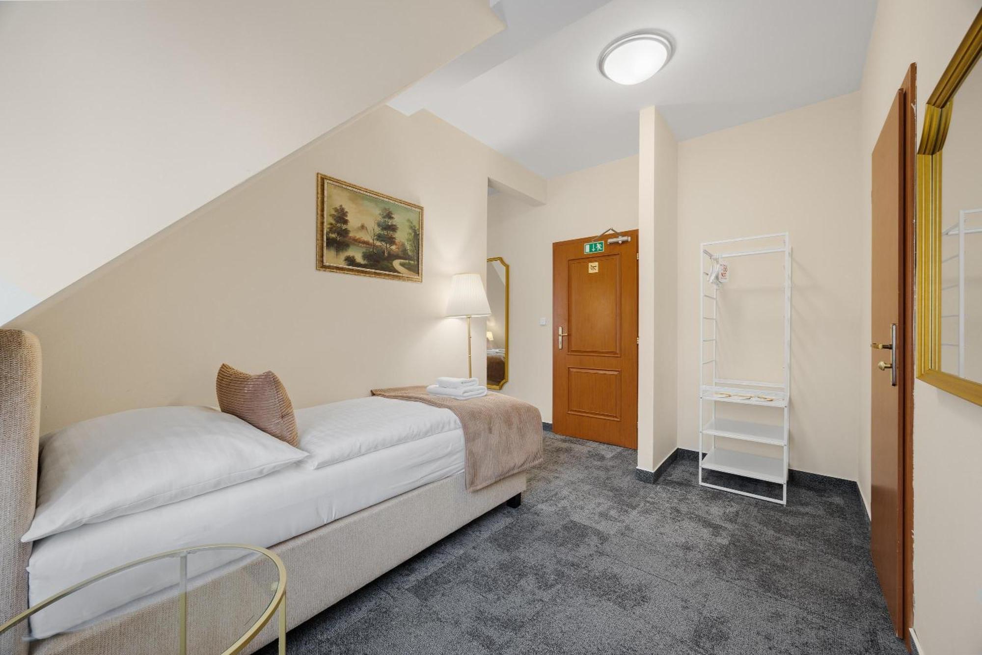 Reverie - Dependance, Check-in At Metropolitan Star Hotel Bratislava