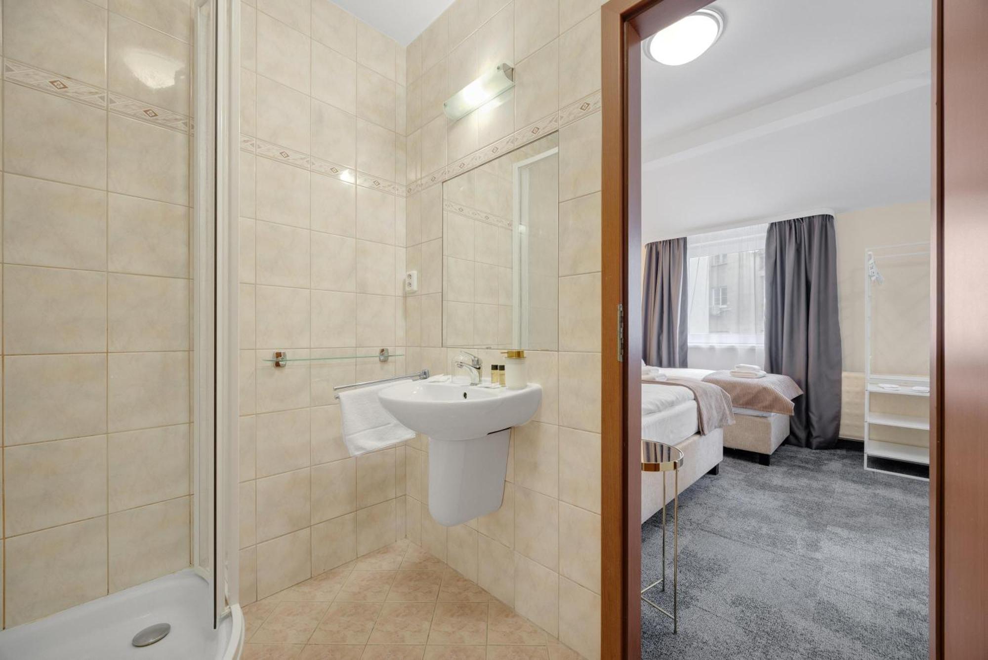 Hotel Reverie - Dependance, Check-in At Metropolitan Star Bratislava
