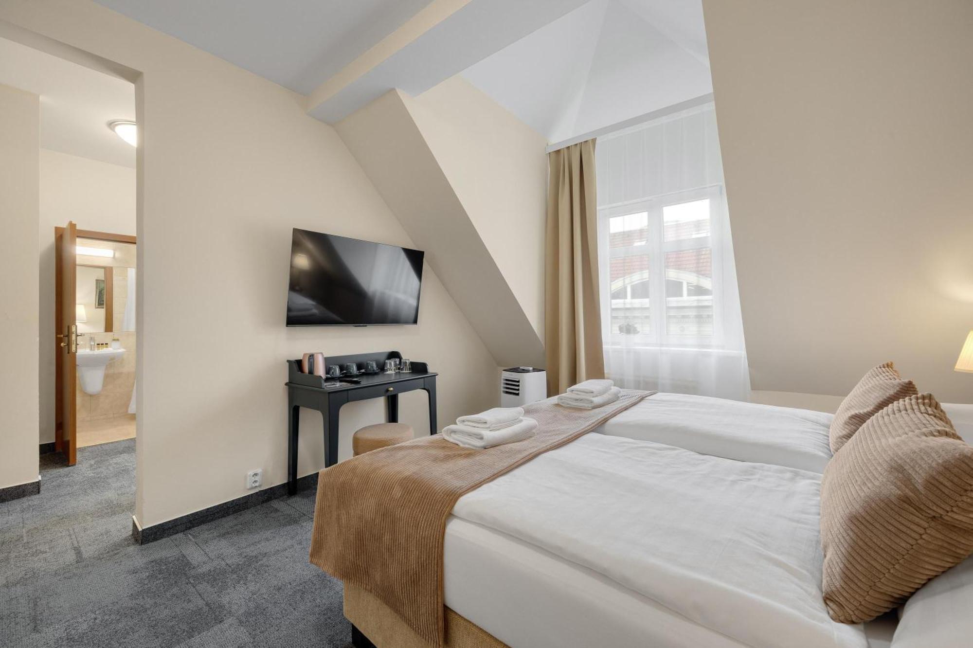 Reverie - Dependance, Check-in At Metropolitan Star 3*