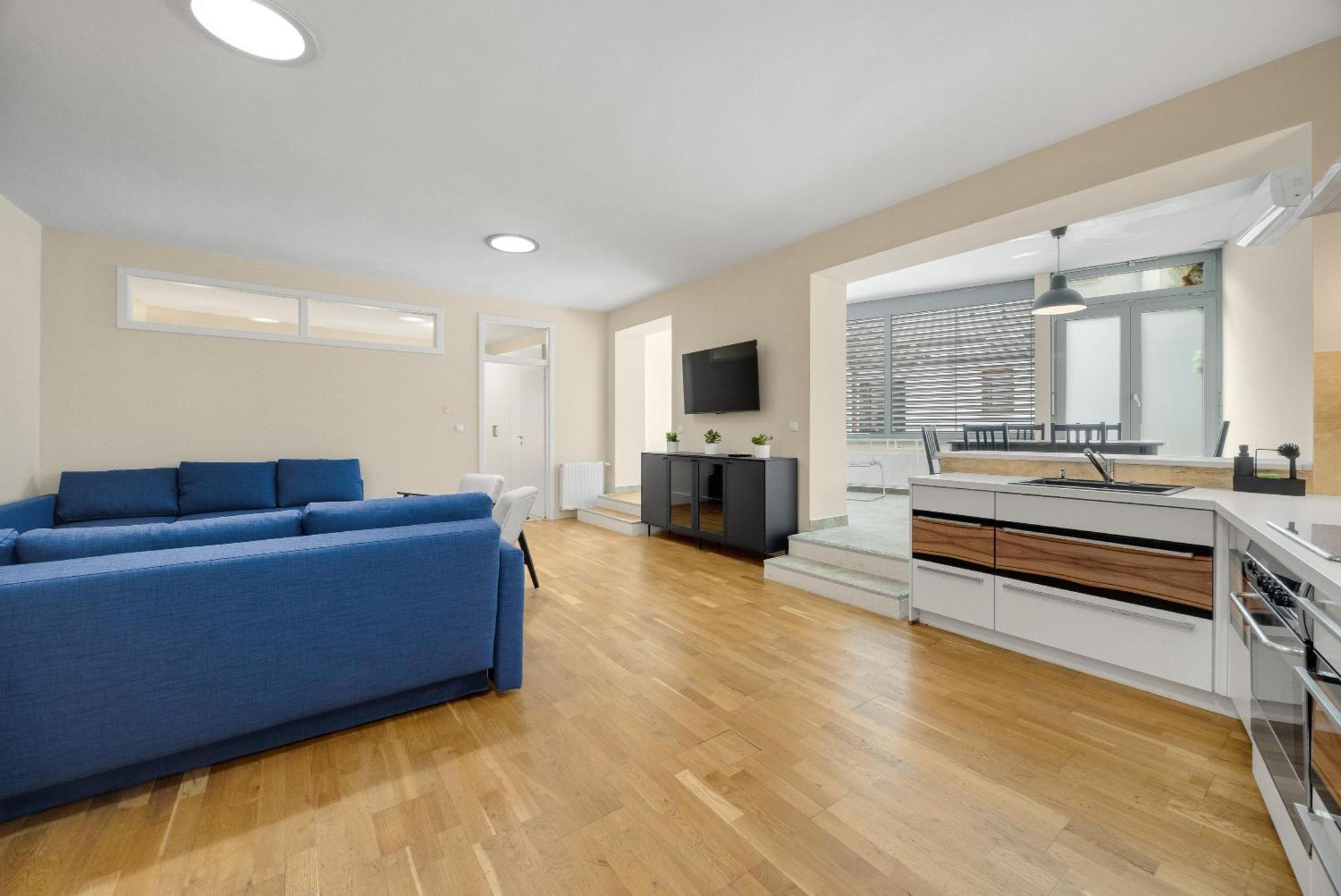 Reverie - Dependance, Check-in At Metropolitan Star Bratislava