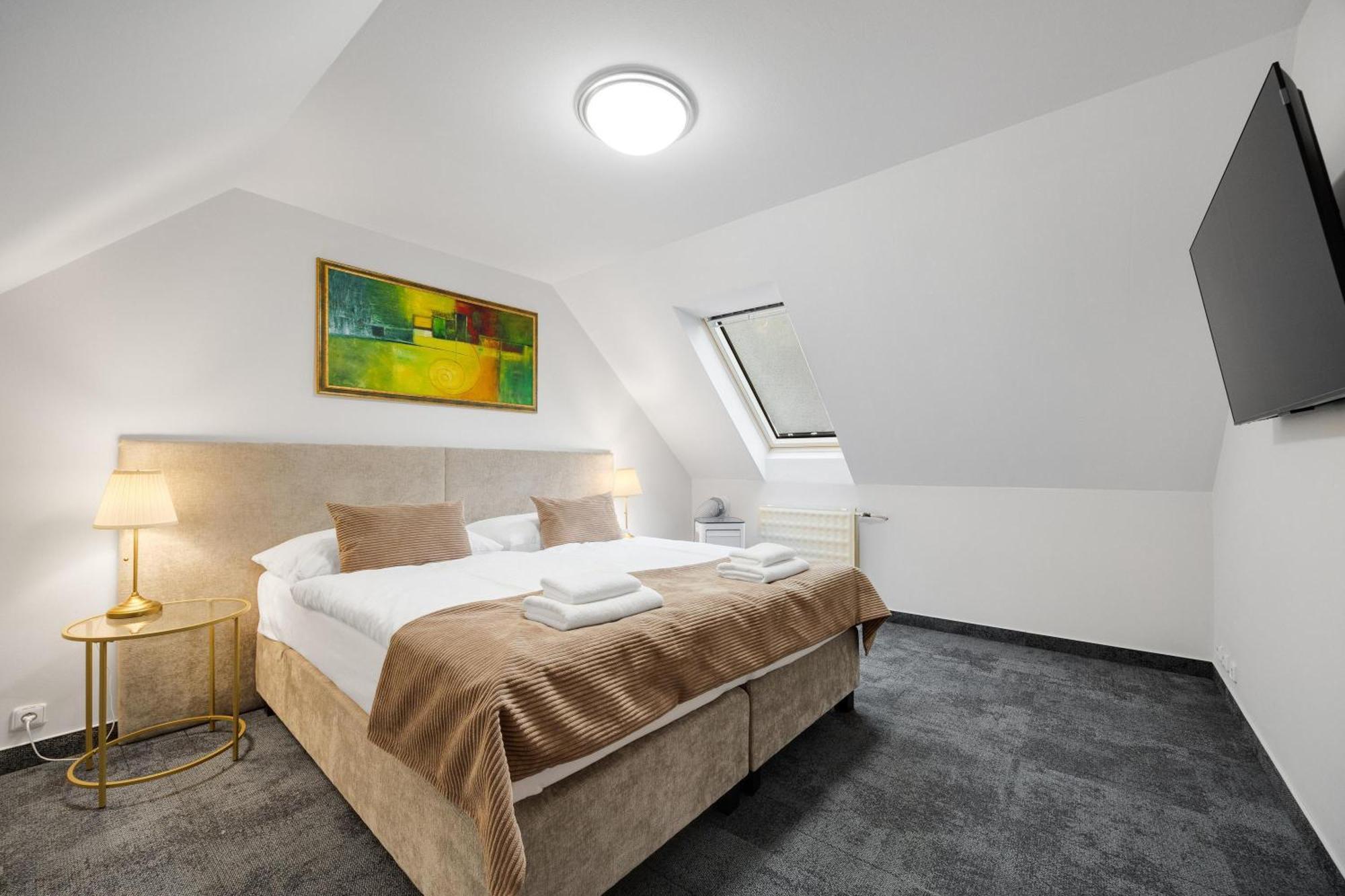 Reverie - Dependance, Check-in At Metropolitan Star 3*